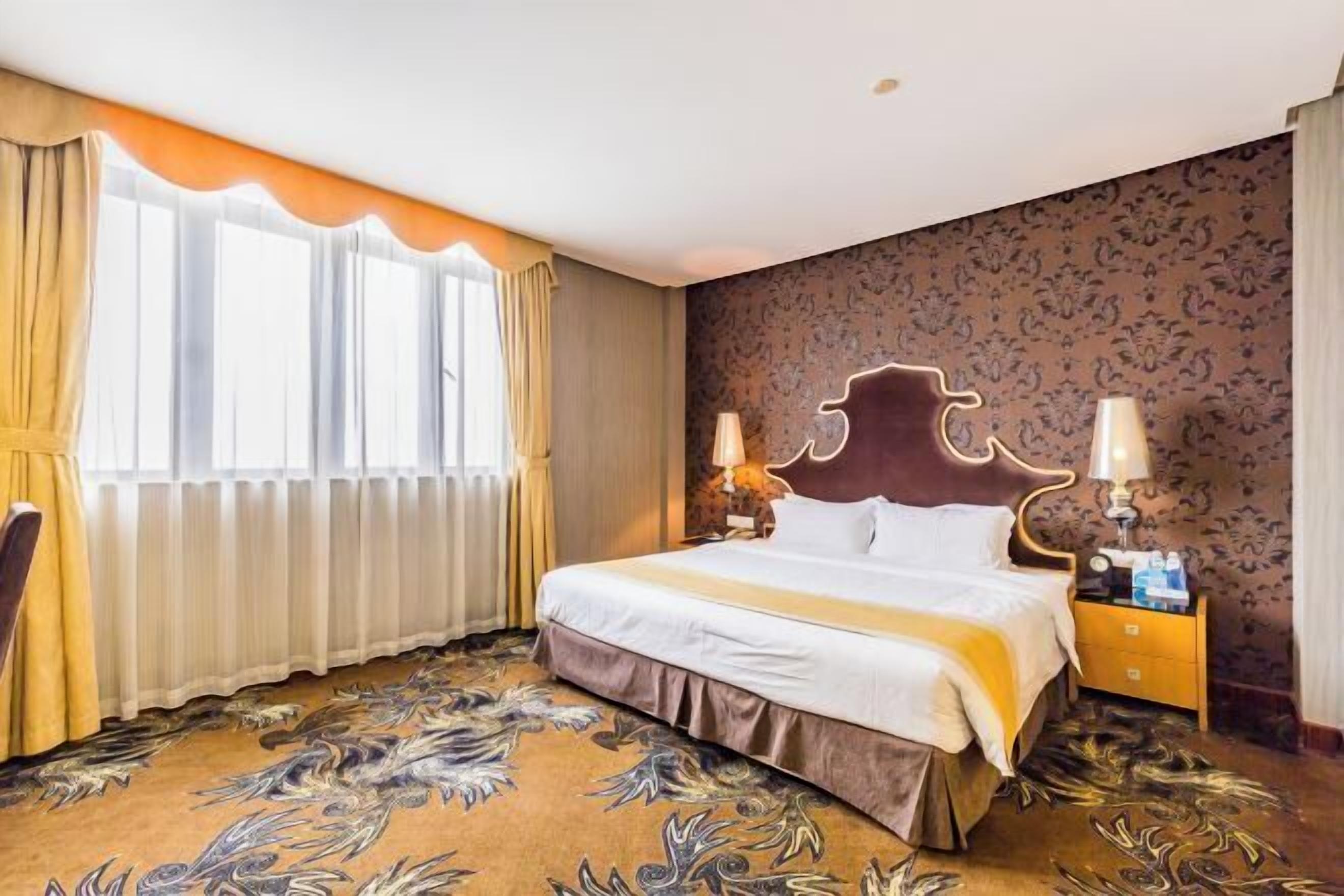 Minibar, in-room safe, alarm clocks