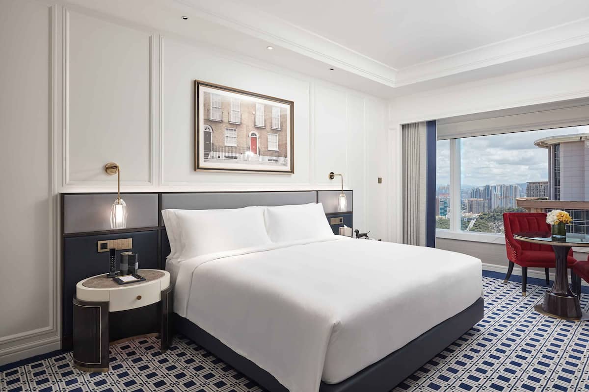 In-room safe, blackout curtains, free WiFi, bed sheets