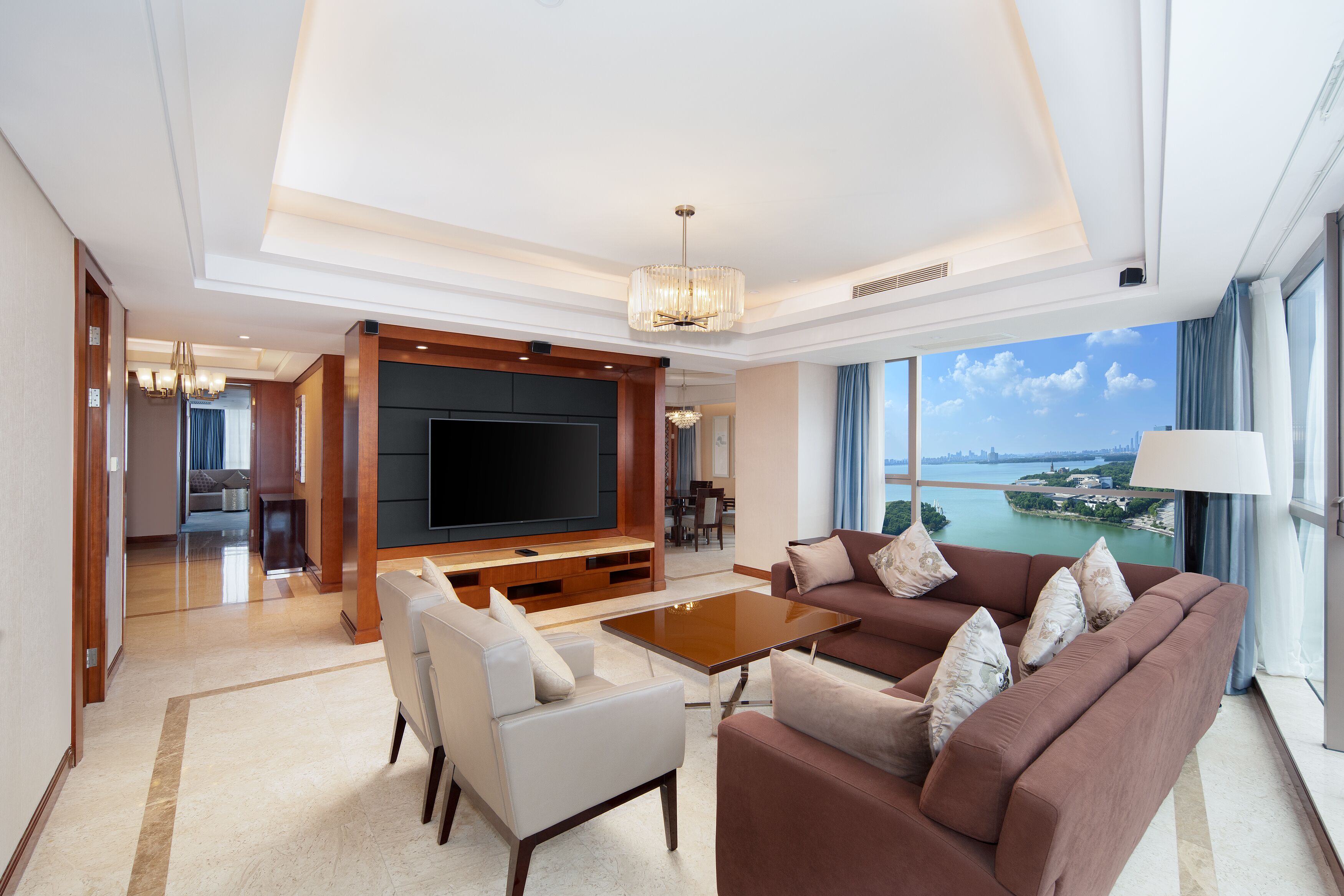 Suite presidencial, 1 habitación | Minibar, caja de seguridad en la habitación y muebles diferentes 