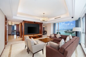 Minibar, caja de seguridad en la habitación y muebles diferentes