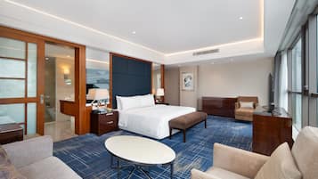 Suite ejecutiva, 1 habitación | Minibar, caja fuerte, mobiliario individual y escritorio