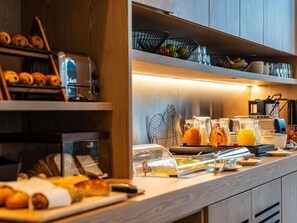 Daily buffet breakfast for a fee
