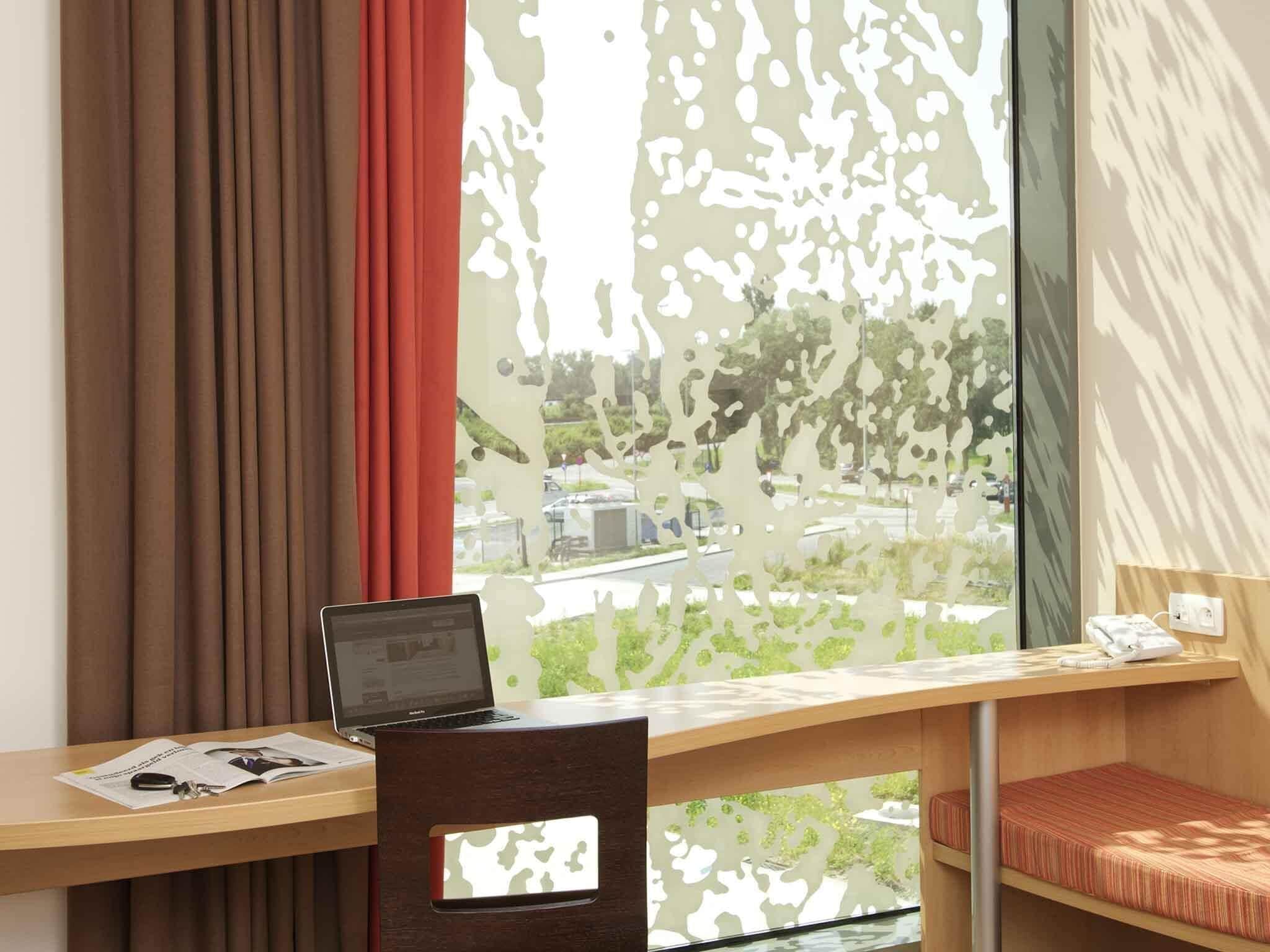 desk, soundproofing, iron/ironing board, free wifi