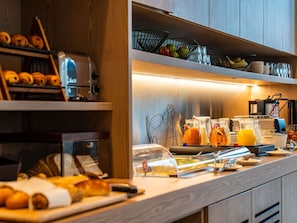 Päivittäinen buffetaamiainen maksusta