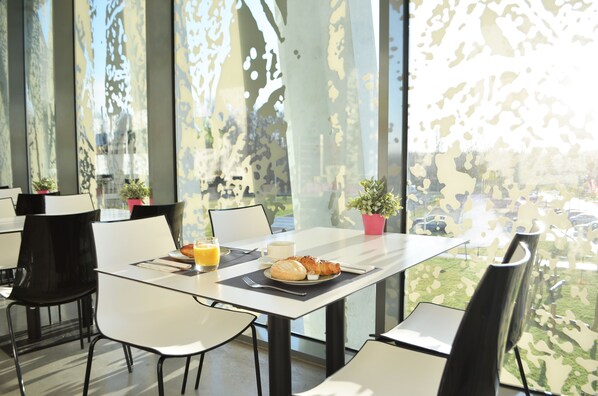 Frokostbuffé hver dag (EUR 20 per person)