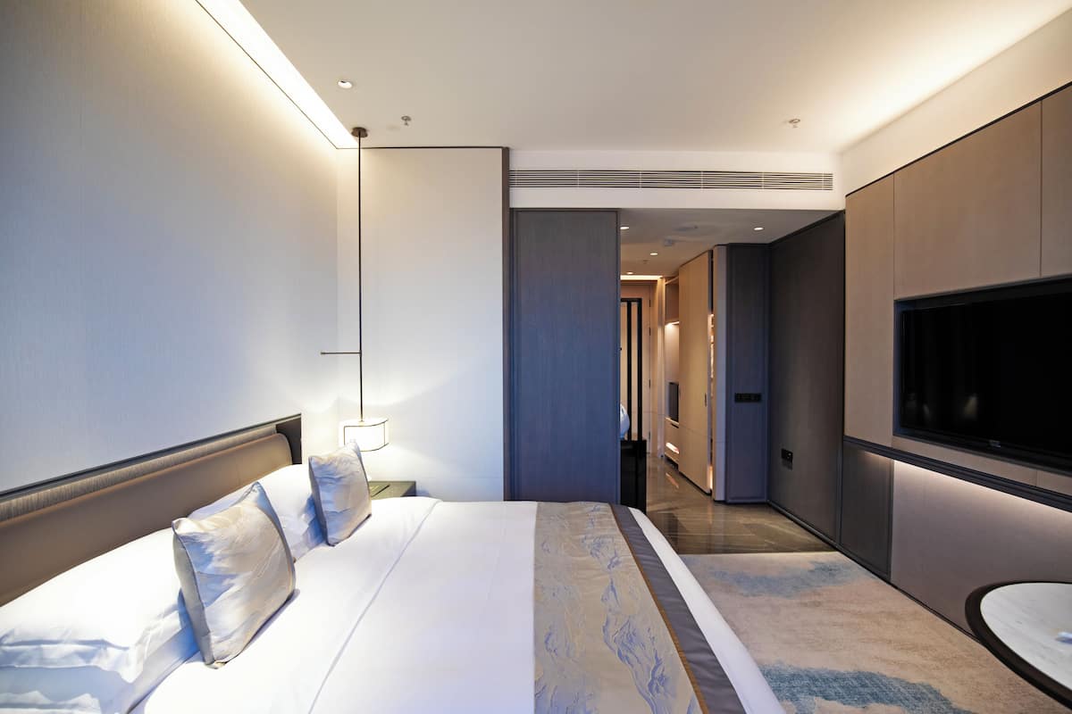 Phòng đôi Premium | Minibar, két bảo mật tại phòng, bàn, màn/rèm cản sáng 