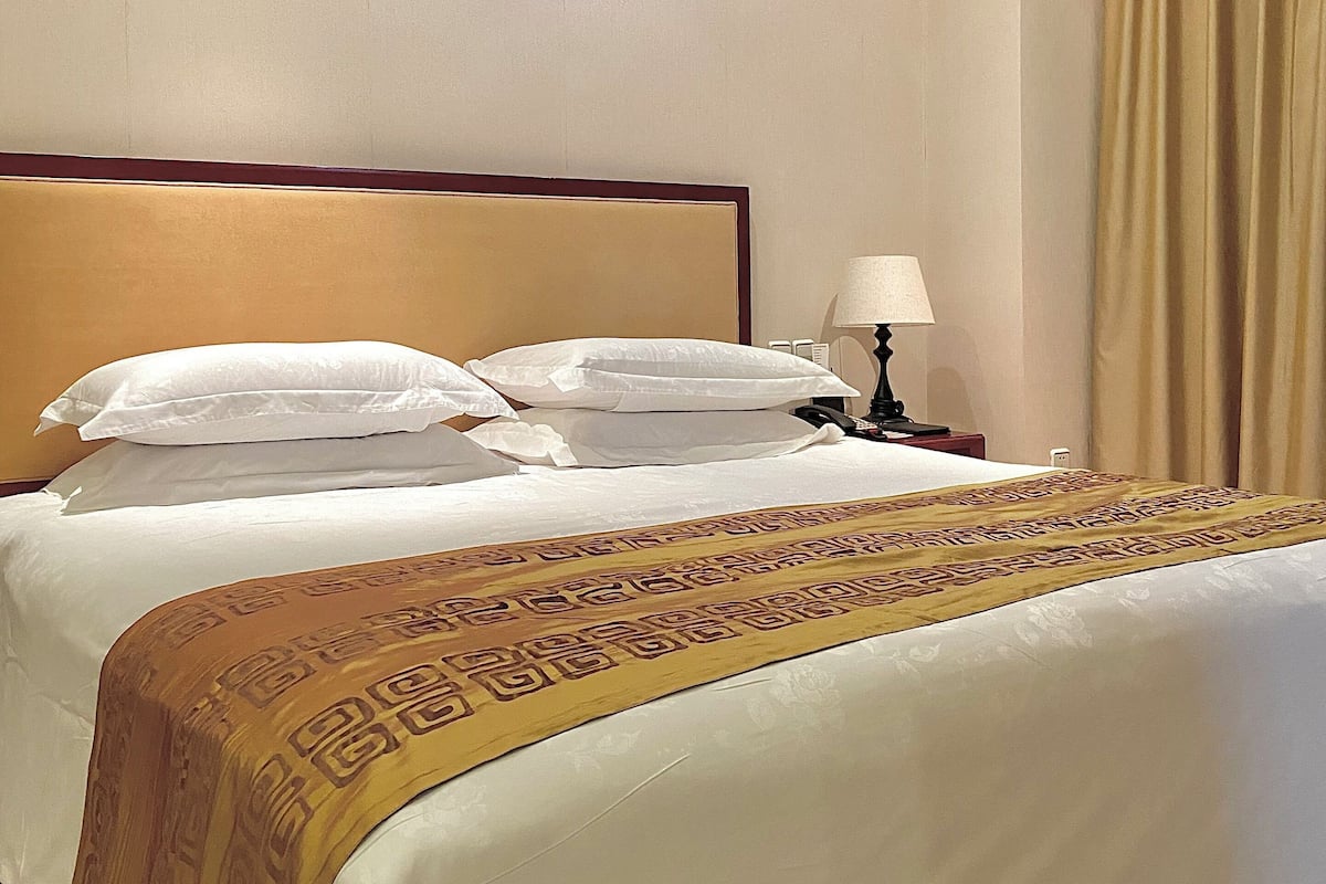 Phòng Suite Junior | Minibar, két bảo mật tại phòng, bàn, màn/rèm cản sáng 