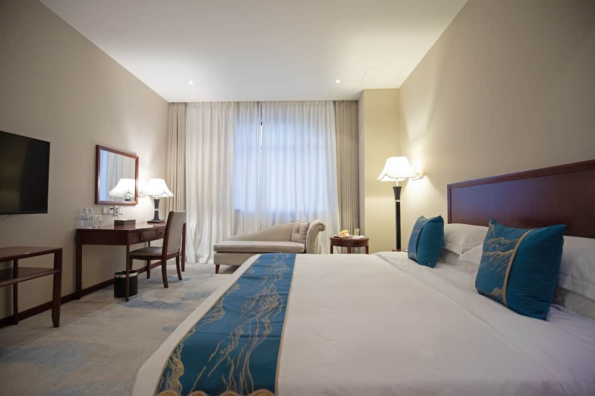 Deluxe Double Room | 1 bedroom, minibar, in-room safe, desk