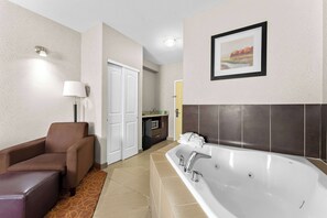 Habitación estándar, 1 cama King size, para no fumadores, hidromasaje | Tabla de planchar con plancha, wifi gratis, ropa de cama y despertador 