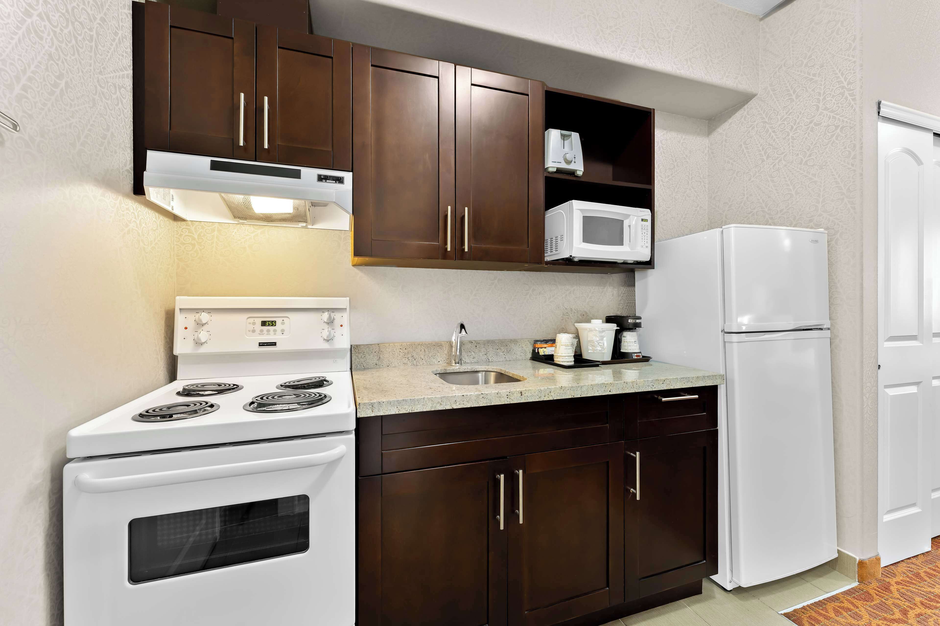 standard room, 2 queen beds, non smoking, kitchenette | private kitchen | microwave, coffee/tea maker, toaster