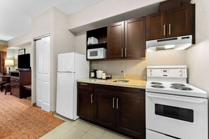 Tabla de planchar con plancha, wifi gratis, ropa de cama y despertador 