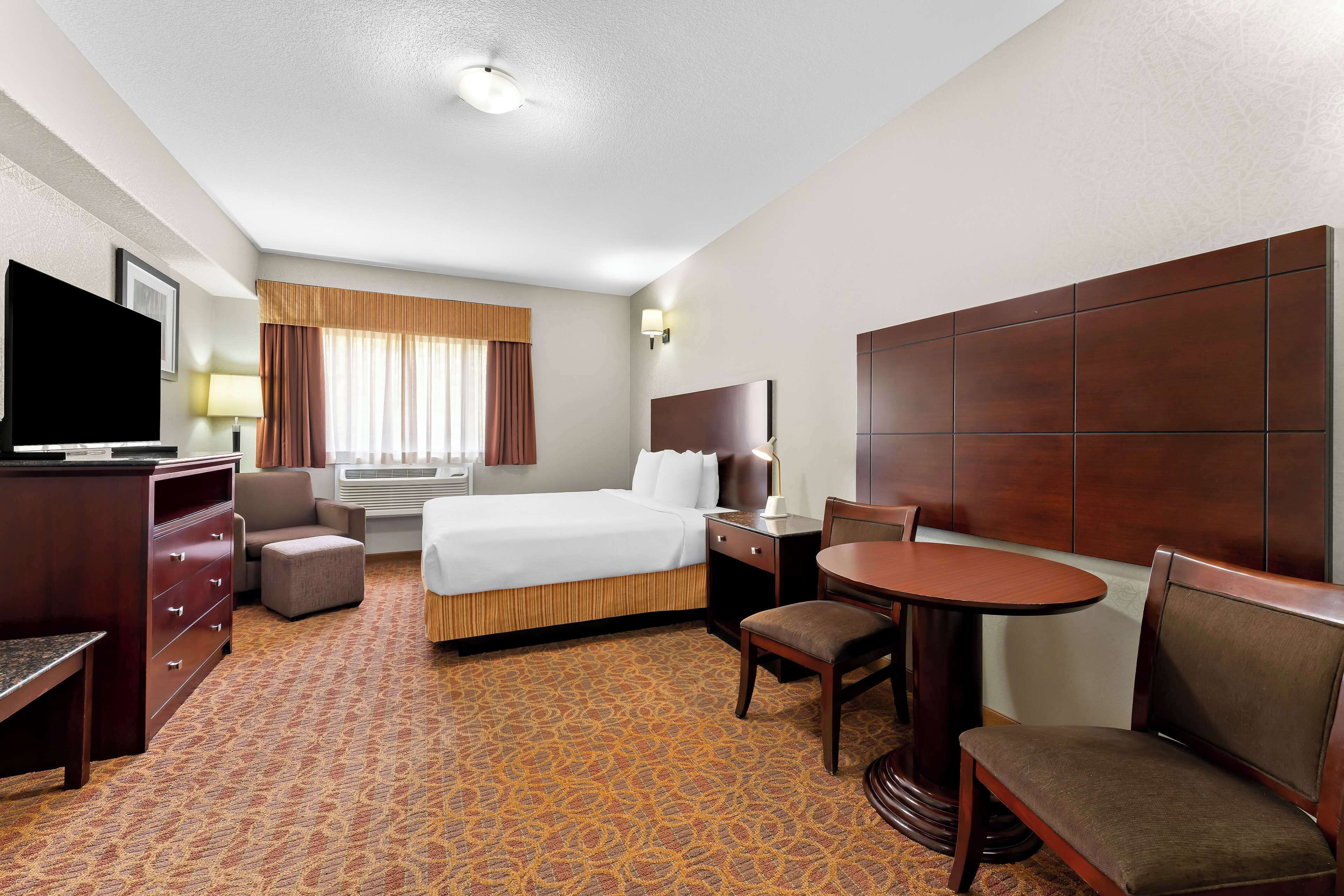 iron/ironing board, free wifi, bed sheets, alarm clocks