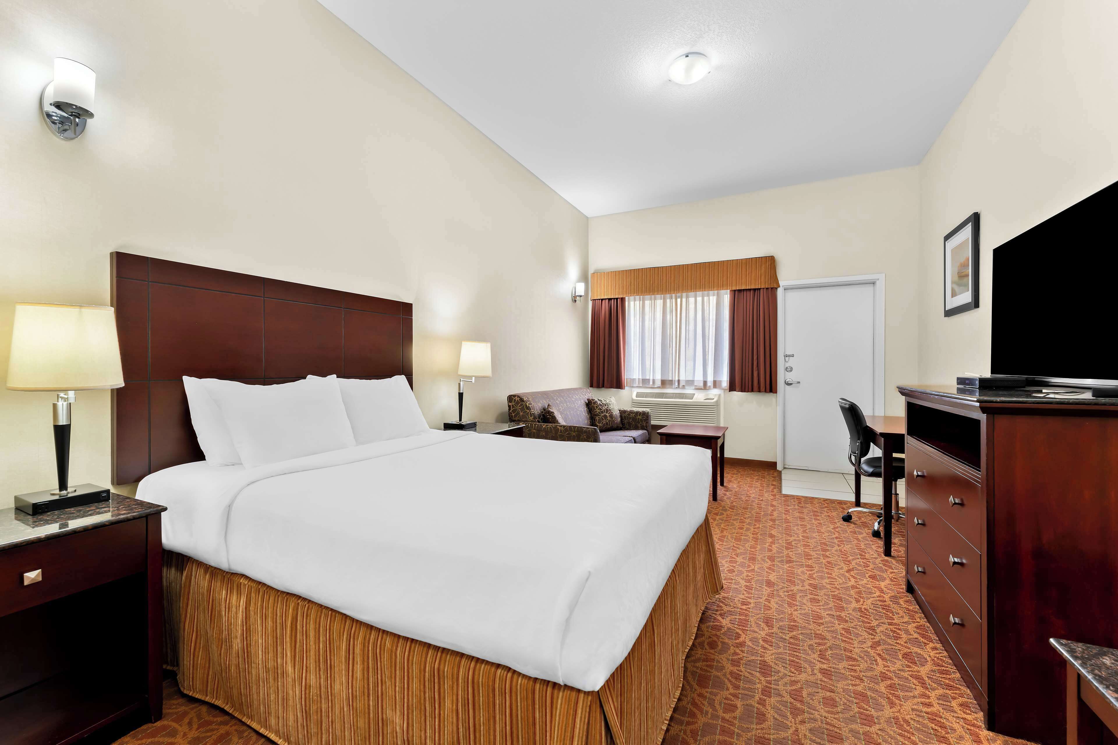 Iron/ironing board, free WiFi, alarm clocks, bed sheets