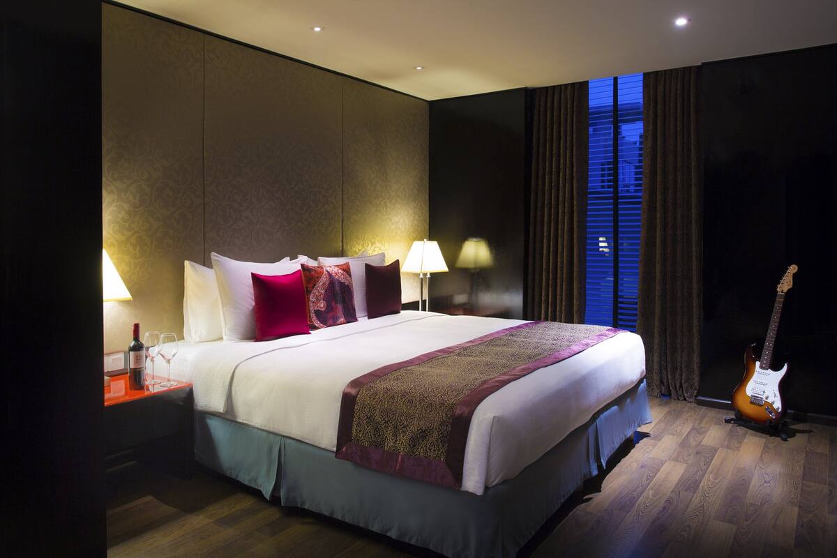 rock platinum suite with 15% discount on f&b & spa | premium bedding, minibar, in-room safe, individually decorated
