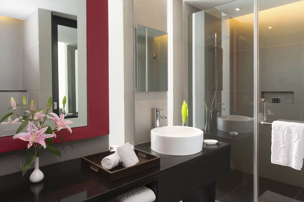 rainfall showerhead, free toiletries, hair dryer, bathrobes