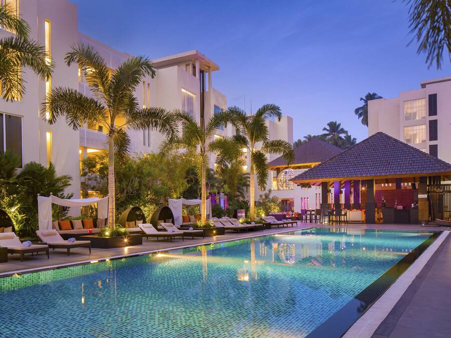 2 piscines extérieures, cabanons gratuits, chaises longues