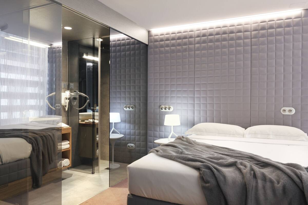 zen | hypo-allergenic bedding, minibar, in-room safe, desk