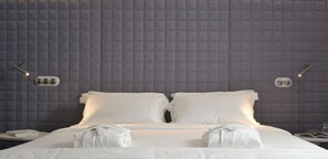 Ropa de cama hipoalergénica, minibar, caja fuerte y escritorio