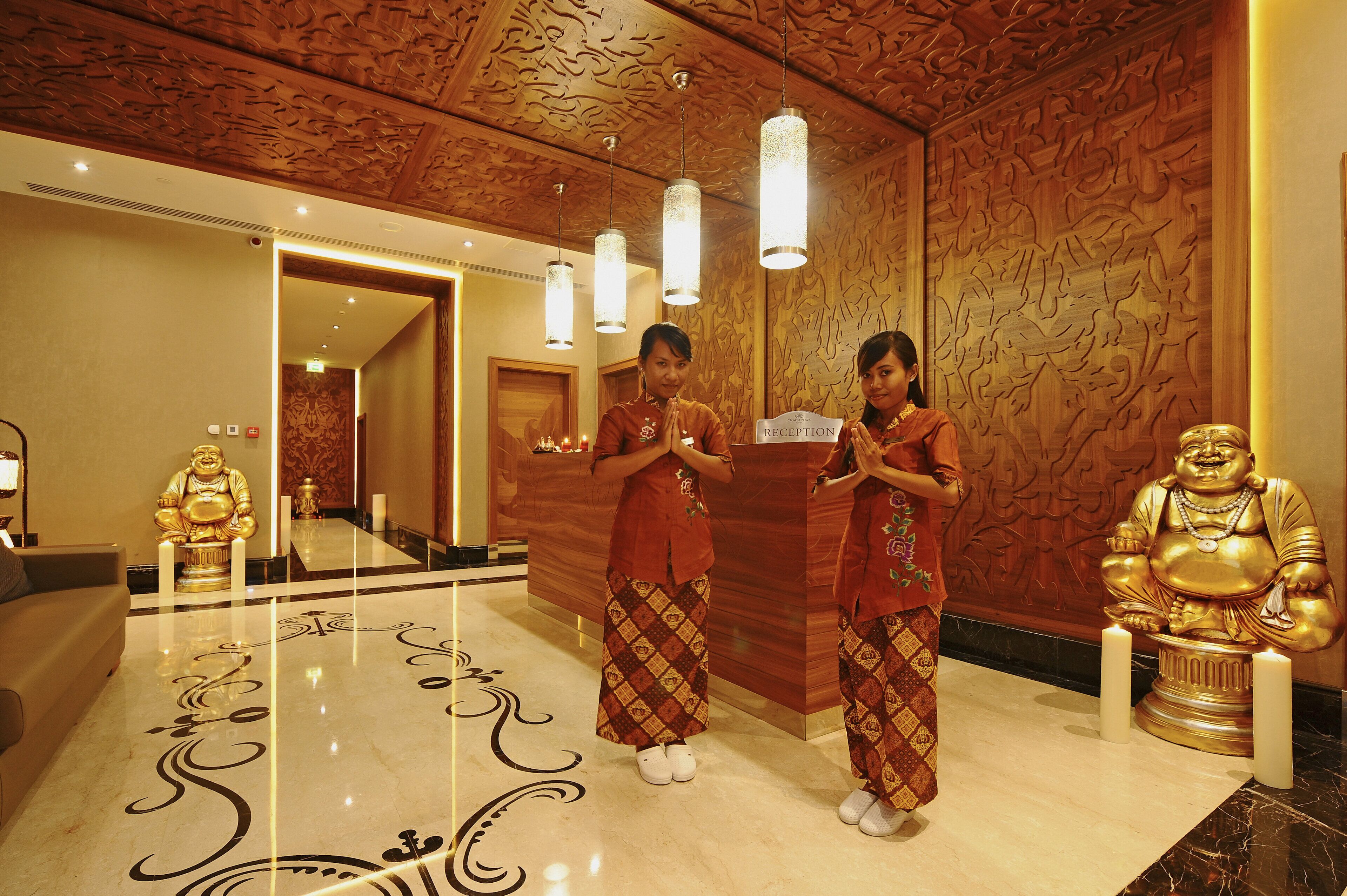 Couples treatment rooms, sauna, hot tub, steam room, hot springs
