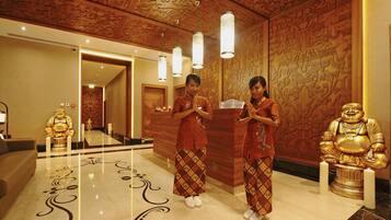 Couples treatment rooms, sauna, hot tub, steam room, hot springs