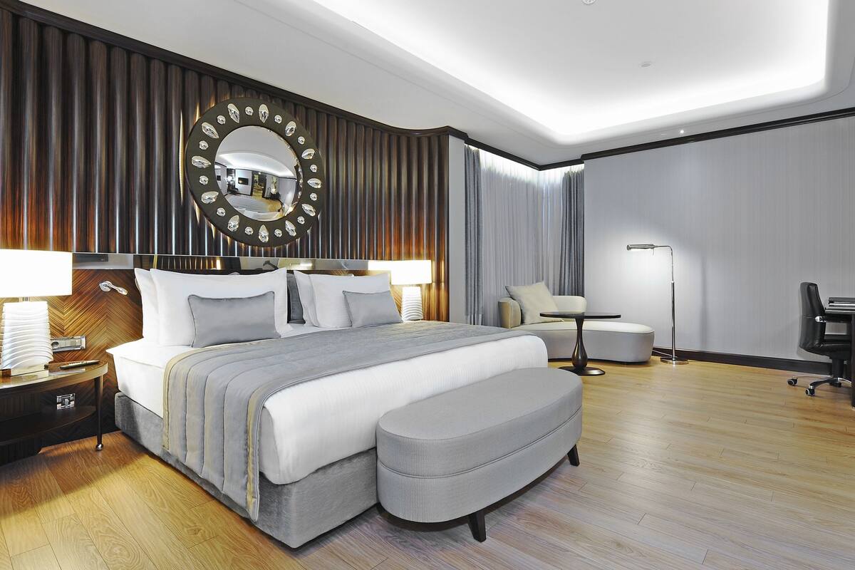 1 bedroom, pillow-top beds, minibar, in-room safe