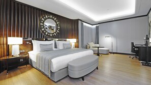 Pillowtop beds, minibar, in-room safe, desk - Crowne Plaza Bursa Convention Center & Thermal Spa by IHG (Bursa)