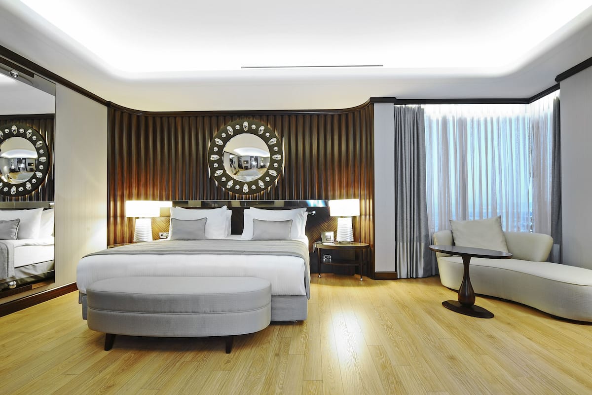 1 bedroom, pillow-top beds, minibar, in-room safe