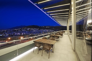 Terrace/patio - Crowne Plaza BURSA by IHG (Bursa)