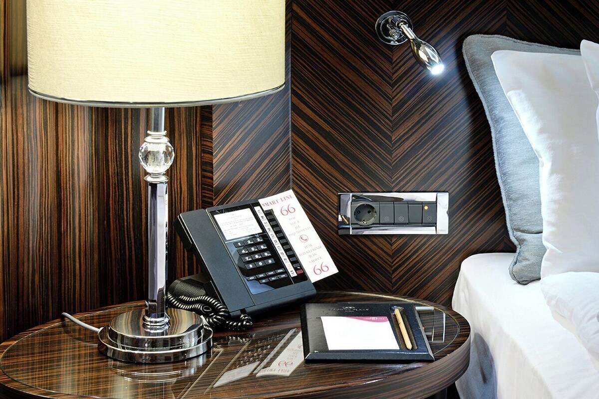 Pillowtop beds, minibar, in-room safe, desk