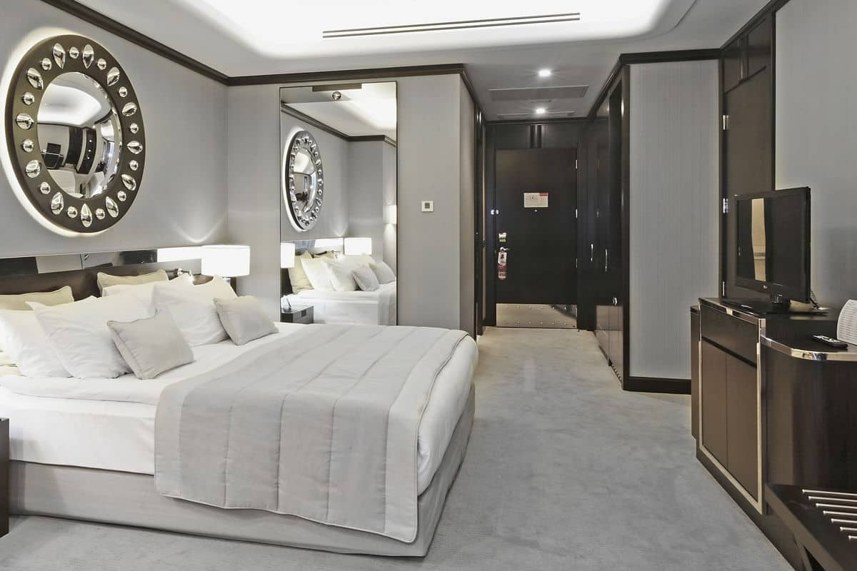 Pillowtop beds, minibar, in-room safe, desk
