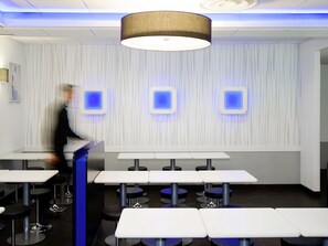 Daily buffet breakfast (EUR 6.90 per person) - ibis Lleida (Lleida)