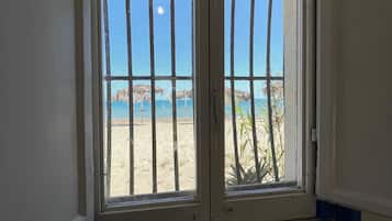 Bungalow, Beachfront (2 ADL)
