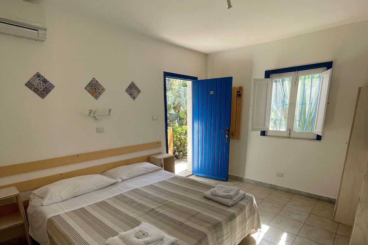 2 habitaciones, ropa de cama hipoalergénica, cunas y wifi gratis