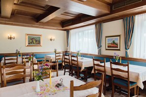 Breakfast, dinner served; local cuisine, garden views