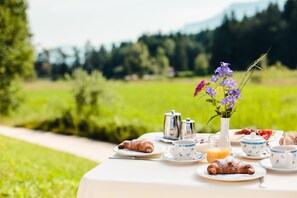Petit déjeuner servi en supplément