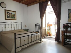 Desk, blackout curtains, soundproofing, free cots/infant beds