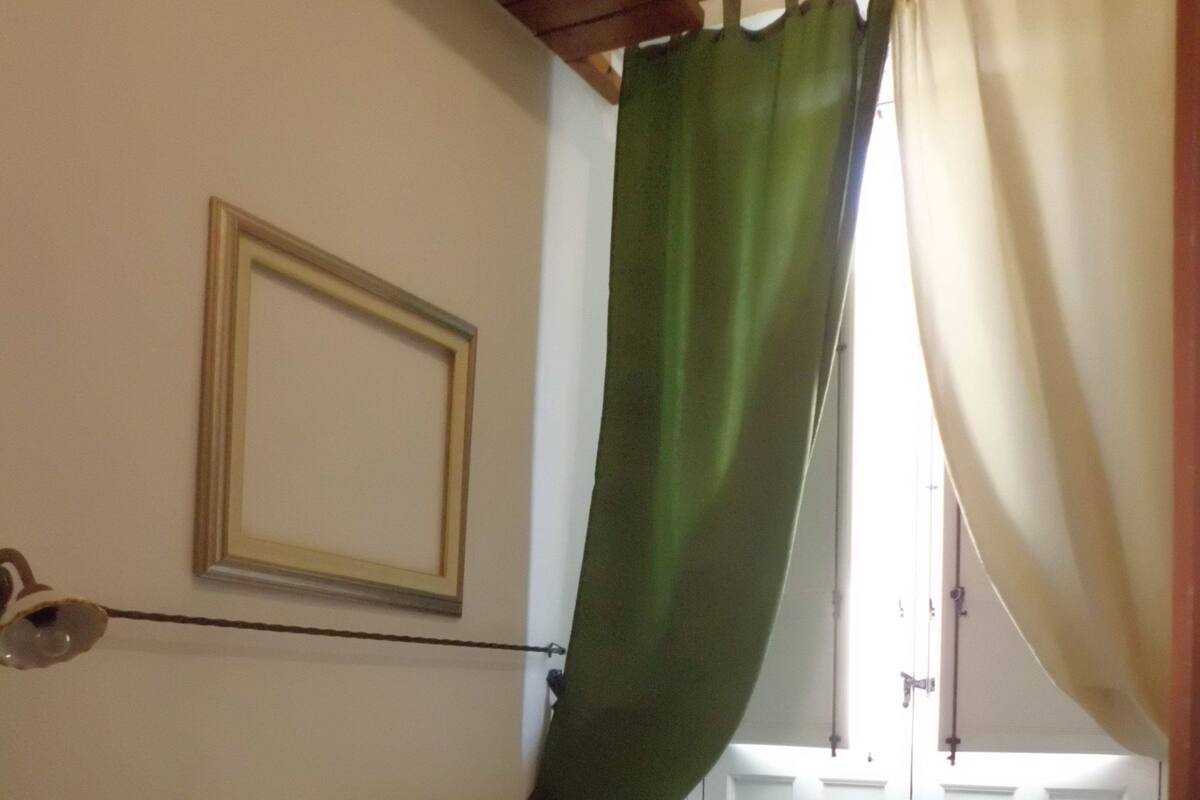 Single Room, Shared Bathroom | Desk, blackout drapes, soundproofing, cribs (free)