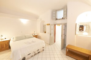 Family Villa | In-room safe, individually decorated, individually furnished, desk