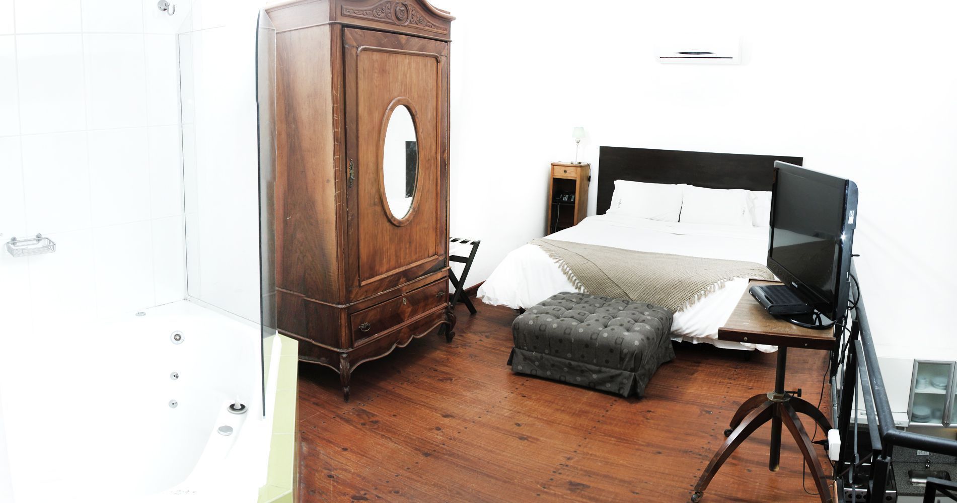 suite, balcony, city view | down duvets, pillow-top beds, in-room safe, individually decorated