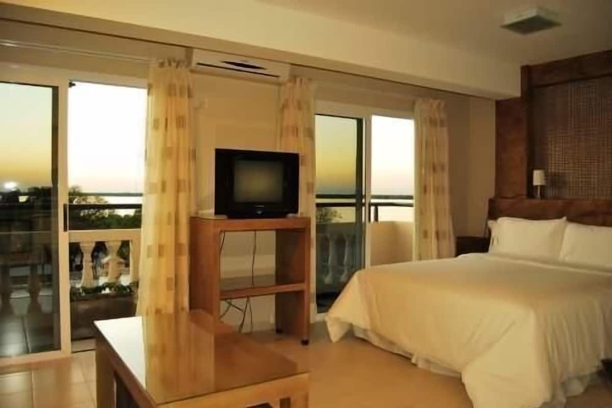 Superior kamer, balkon, uitzicht op rivier | Luxe beddengoed, donzen dekbedden, pillowtop-bedden