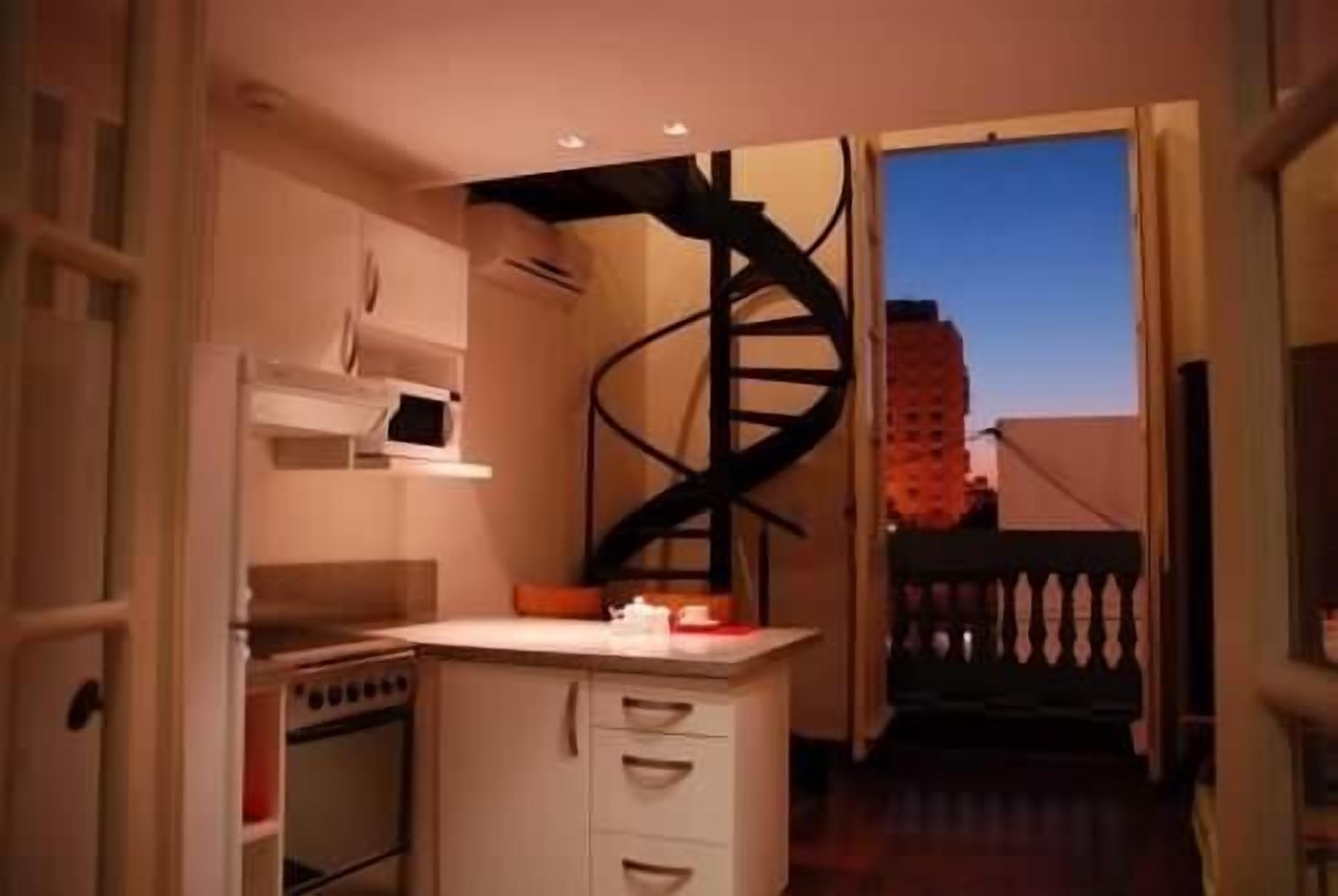 Micro-ondes, bouilloire électrique