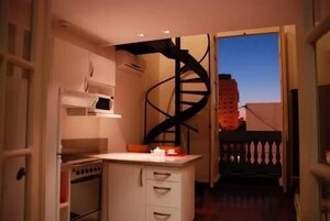 Microondas, horno, hervidor eléctrico y utensilios de cocina