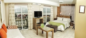 Chambre simple supérieure, balcon, vue sur le fleuve | Literie de qualité, couette en duvet, lit avec matelas à plateau-coussin