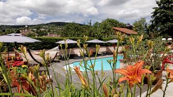 Seasonal outdoor pool, pool loungers