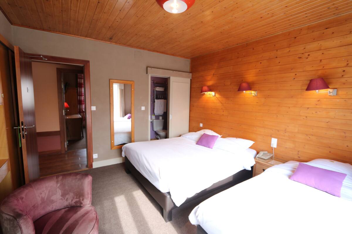 Family Room (2 bathrooms) | In-room safe, WiFi (free)