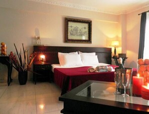 Suite Deluxe, vista al mar (Olympia) | Ropa de cama de alta calidad y caja de seguridad en la habitación 