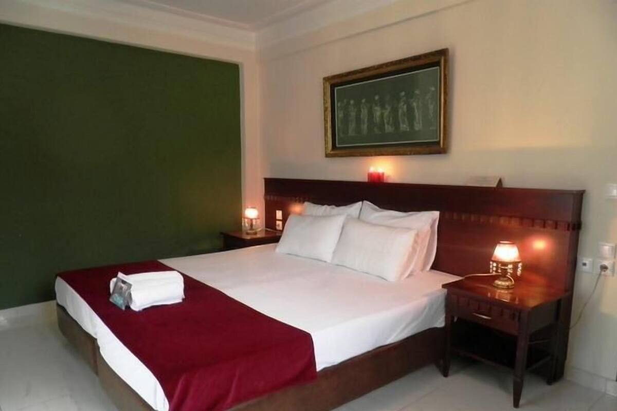Premium bedding, in-room safe, individually decorated, desk