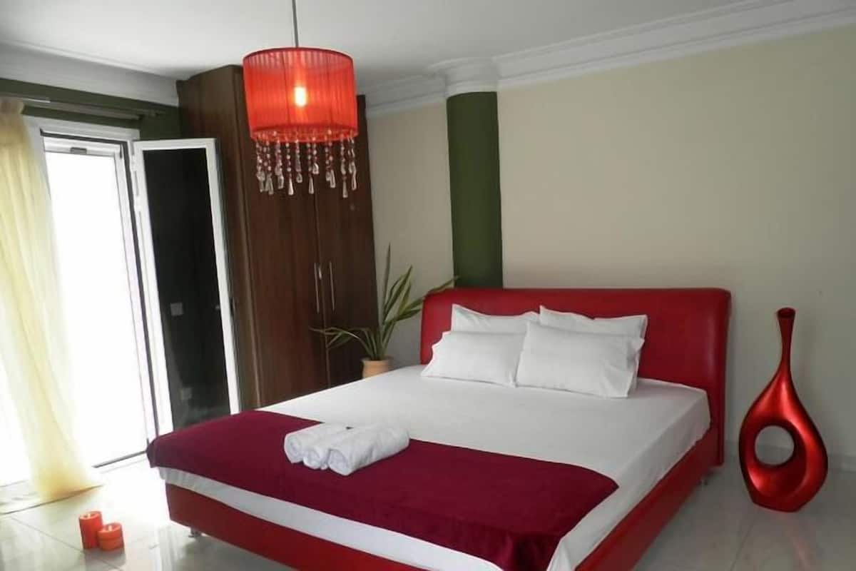 Suite Deluxe, vistas al mar | Ropa de cama de alta calidad, caja fuerte, escritorio