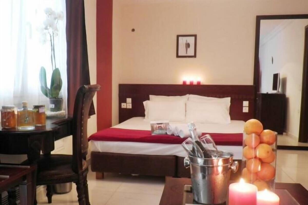Suite Deluxe (Yakinthi) | Ropa de cama de alta calidad, caja fuerte, escritorio