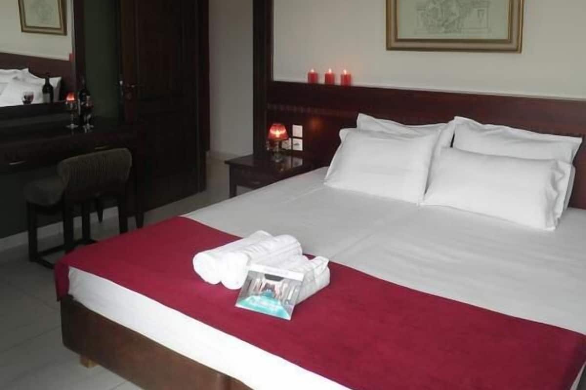 Suite Deluxe, vistas al mar (Artemis) | Ropa de cama de alta calidad, caja fuerte, escritorio